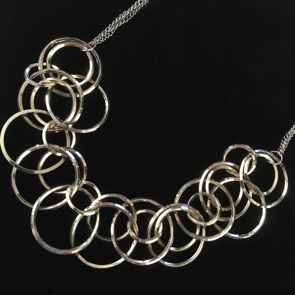 🌸🌸 SOLD 💕💕Vintage Necklace with Circular motif - Picture 2 of 4